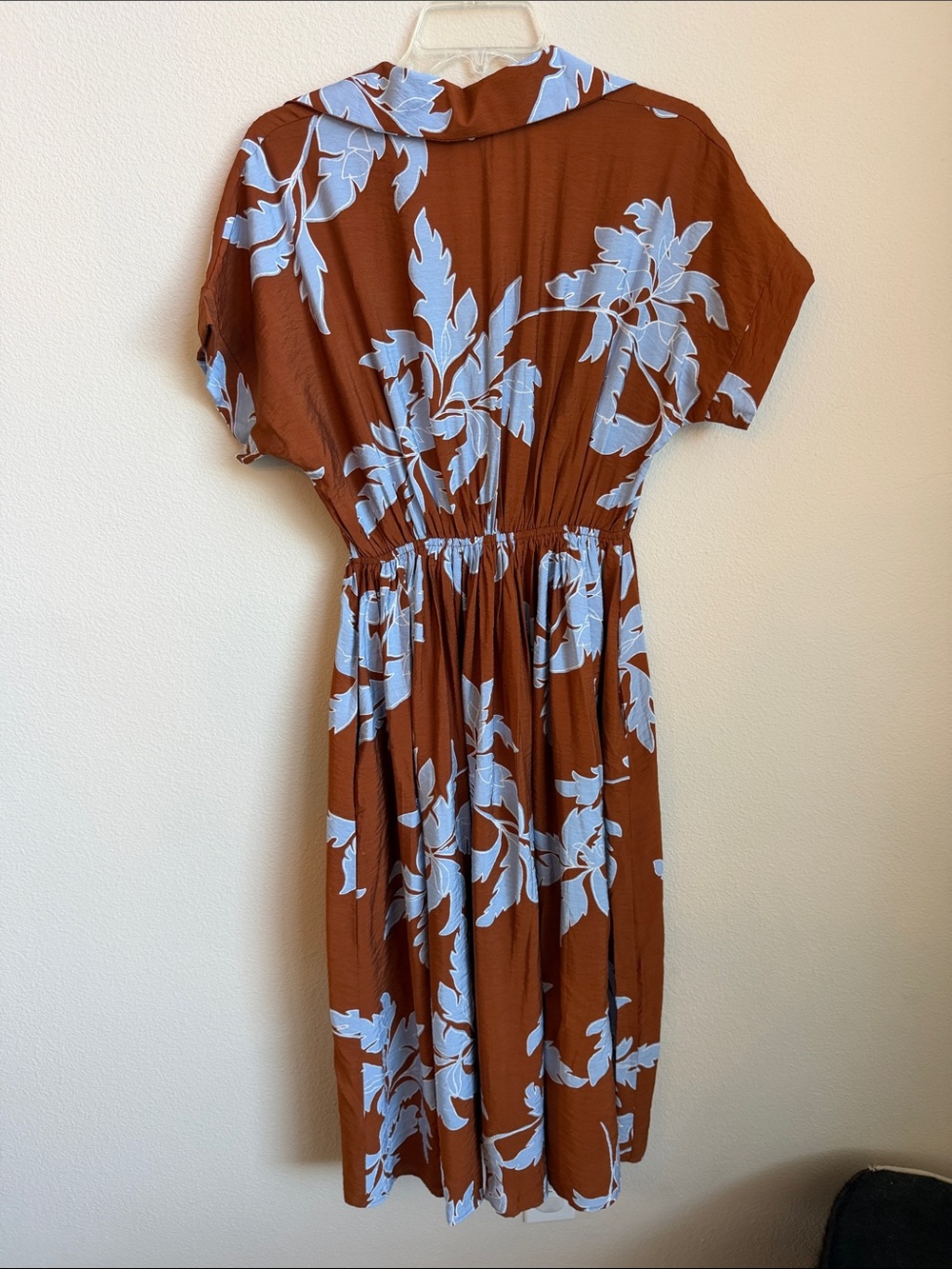 Renee C. Rust Midi Dress with Sky Blue Floral Print - Picture 4 of 5
